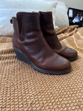 Timberland Dark Brown Leather Wedge Ankle Boots